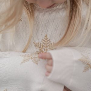 Jultröja Barn – Snöflingor i Guld | Ekologisk Stickad Tröja från Köpenhamn