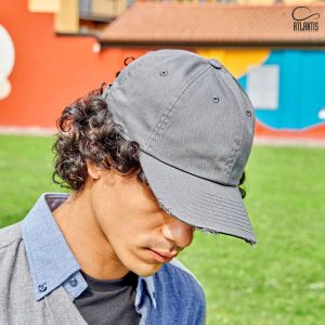 Dad hat keps med riven skärm